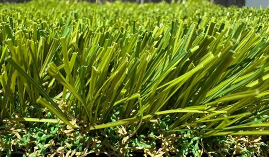 High-quality Texas Tuff Rio Grande Deluxe turf featuring a 1 ¾” pile height, 127-ounce total weight, and a realistic design for DFW.